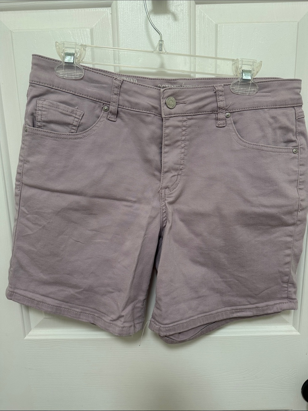 0237 Everyday Stretch Bermuda Shorts in Dusty Lavender size 8